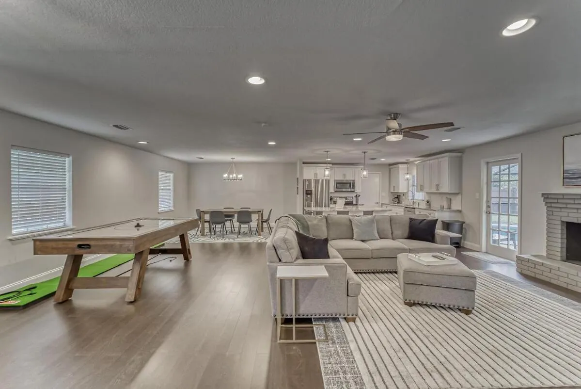Eclectic Oasis- Pool - Air Hockey - Lake View Tampa