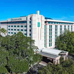 Embassy By Hilton Usf Near Busch Gardens Otel