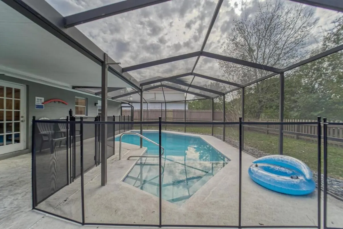 Holiday home Eclectic Oasis- Pool - Air Hockey - Lake View Tampa