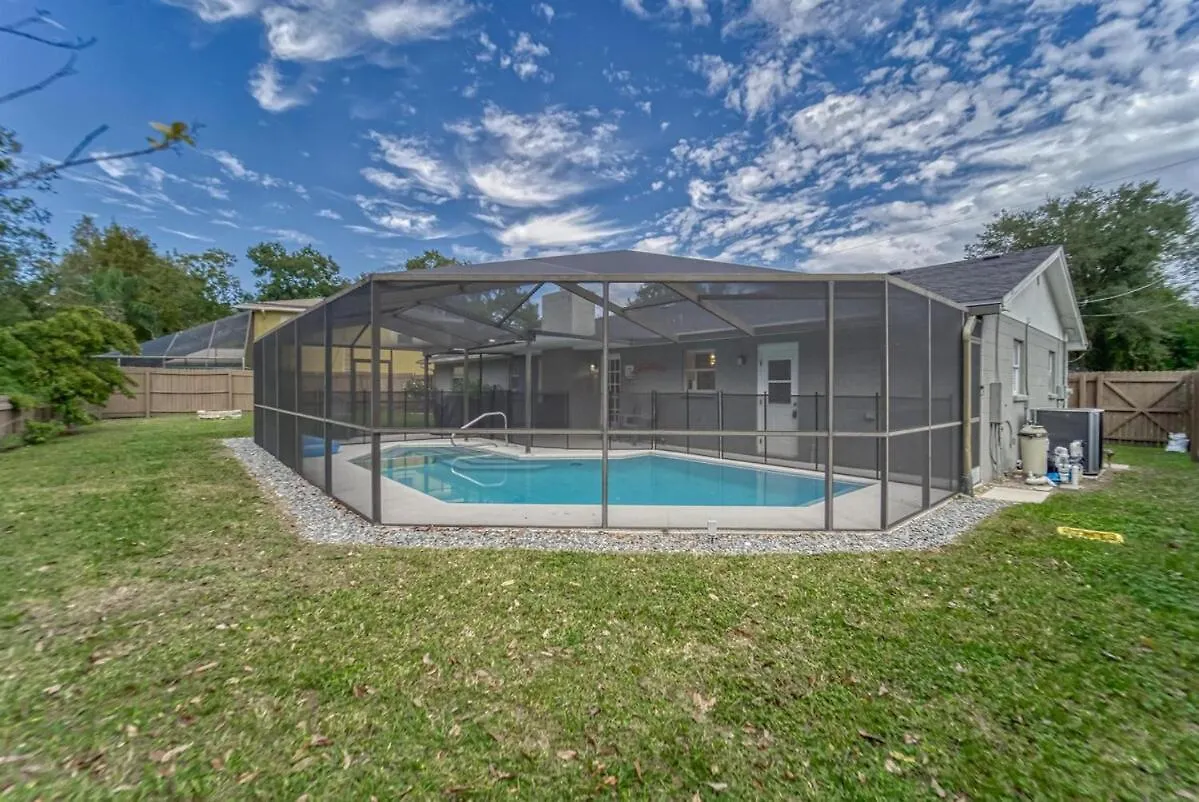 Holiday home Eclectic Oasis- Pool - Air Hockey - Lake View Tampa United States