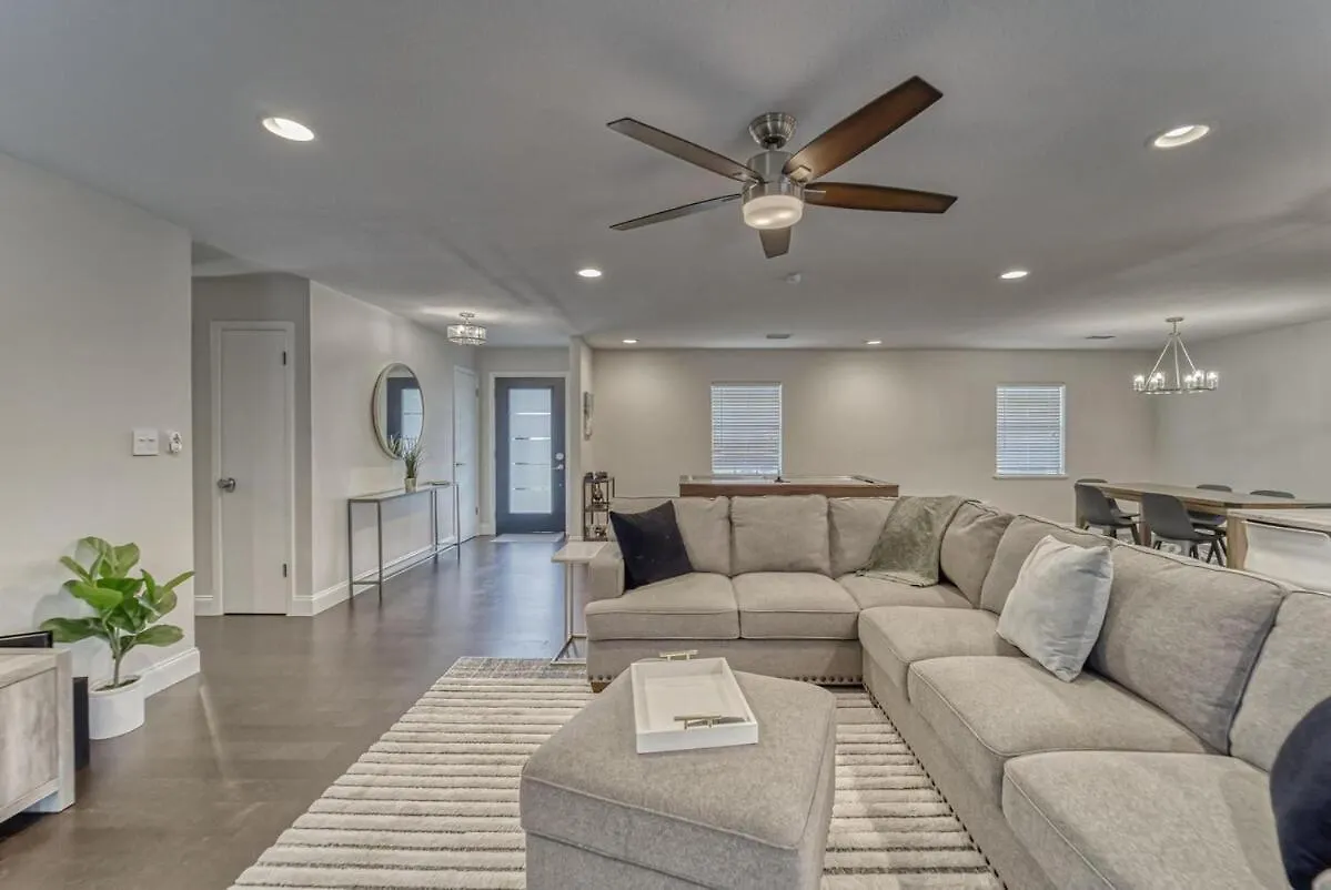 Eclectic Oasis- Pool - Air Hockey - Lake View Tampa