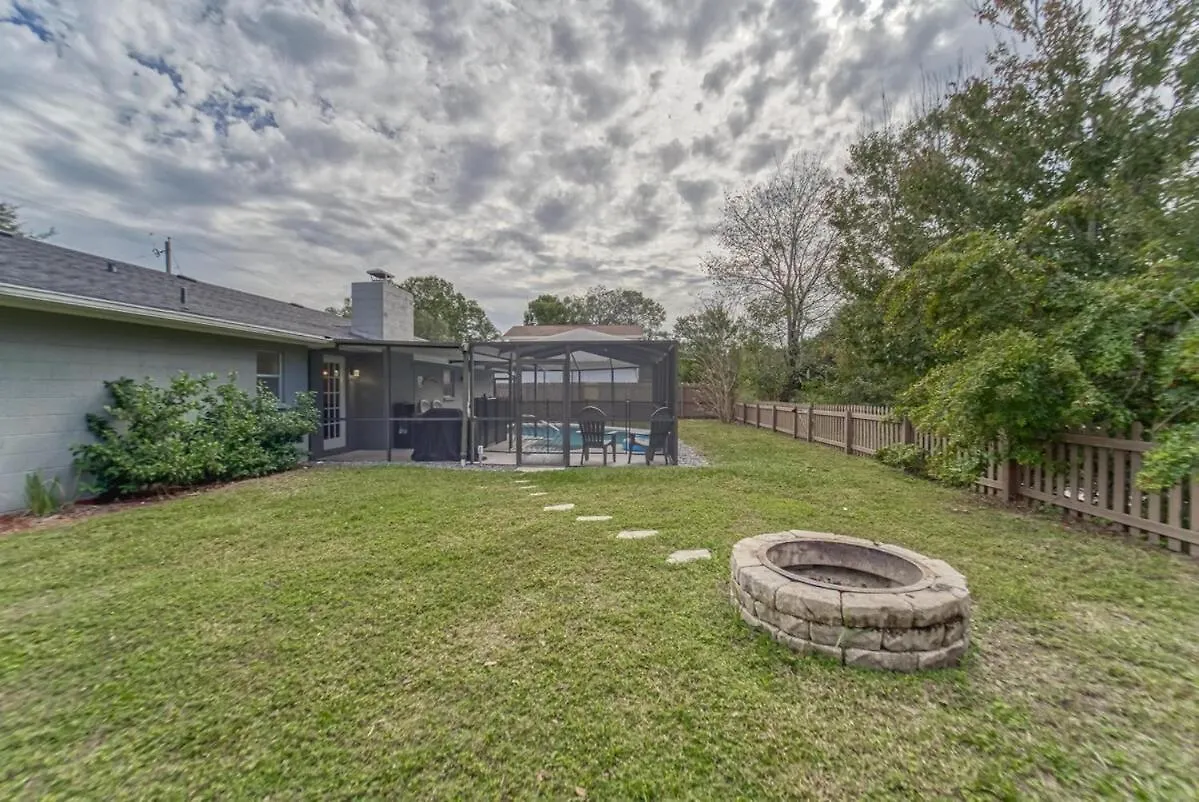 Holiday home Eclectic Oasis- Pool - Air Hockey - Lake View Tampa